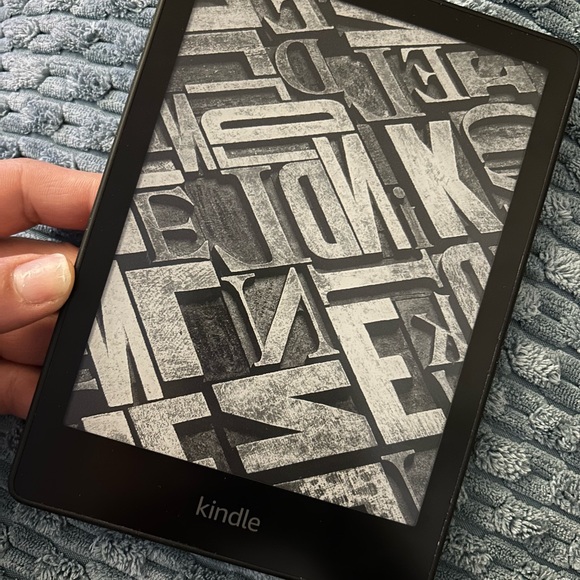 Kindle Paperwhite 11th Generation E-Reader - Picture 3 of 8